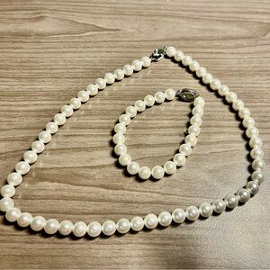 Elegant Pearl Necklace and Bracelet Set